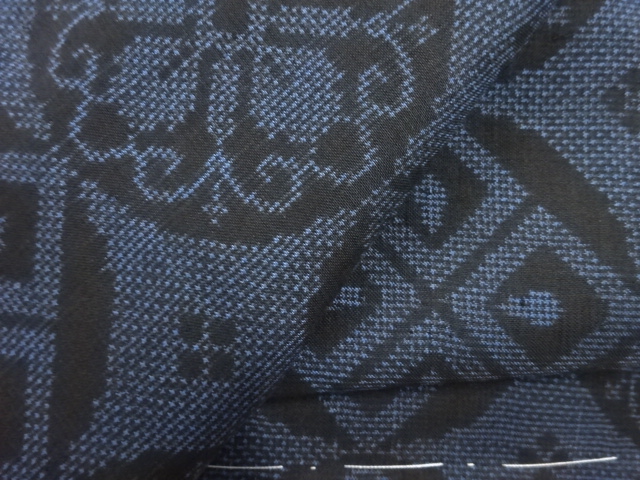  未使用品　仕立て上がり　華紋織出し本場泥大島紬着物（5マルキ）